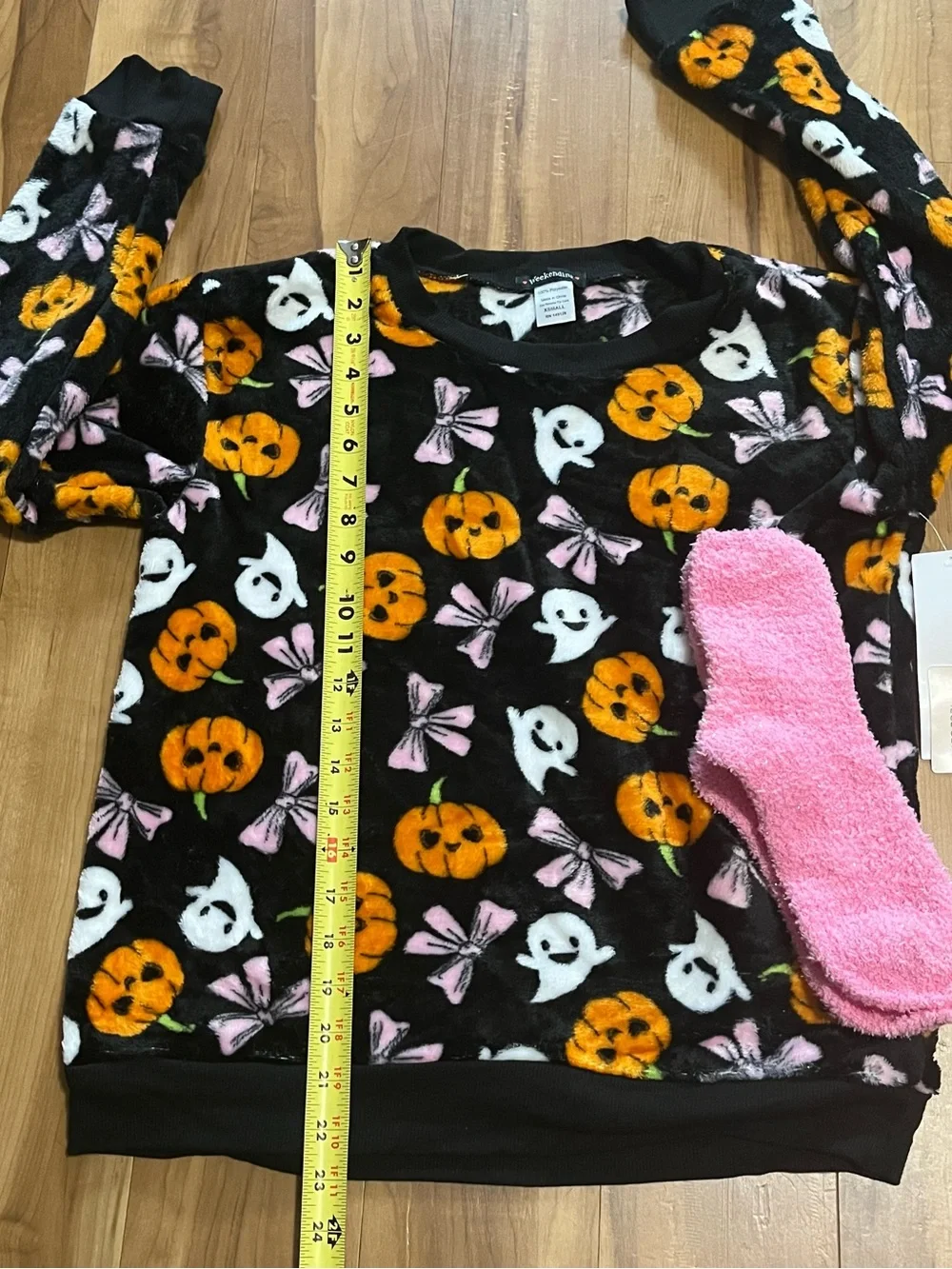 NWT Weekending Halloween Fleece Sweatshirt & Fuzzy Socks Set XS